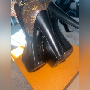 Louis Vuttion booties